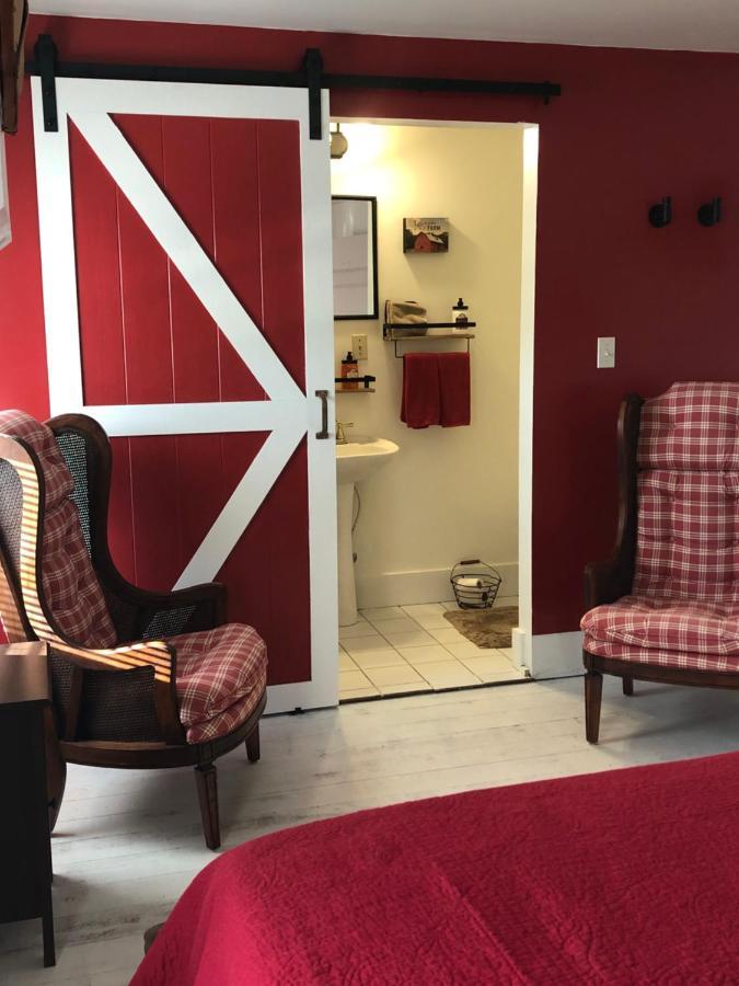 The Farmhouse Inn Guest House Nappanee 外观 照片