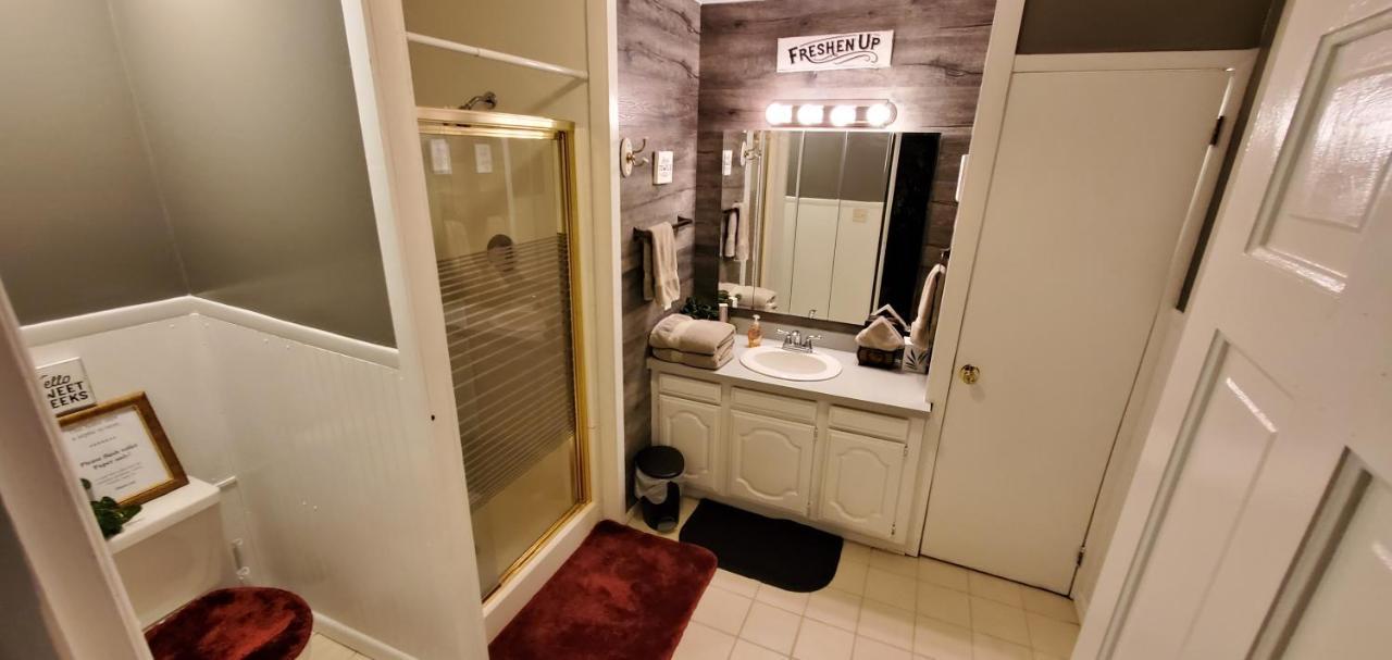 The Farmhouse Inn Guest House Nappanee 外观 照片