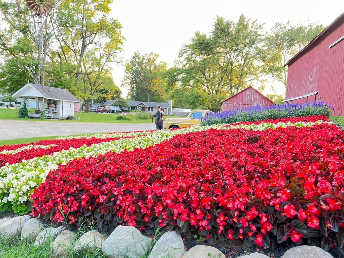 The Farmhouse Inn Guest House Nappanee 外观 照片