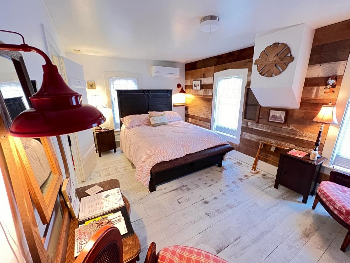 The Farmhouse Inn Guest House Nappanee 外观 照片