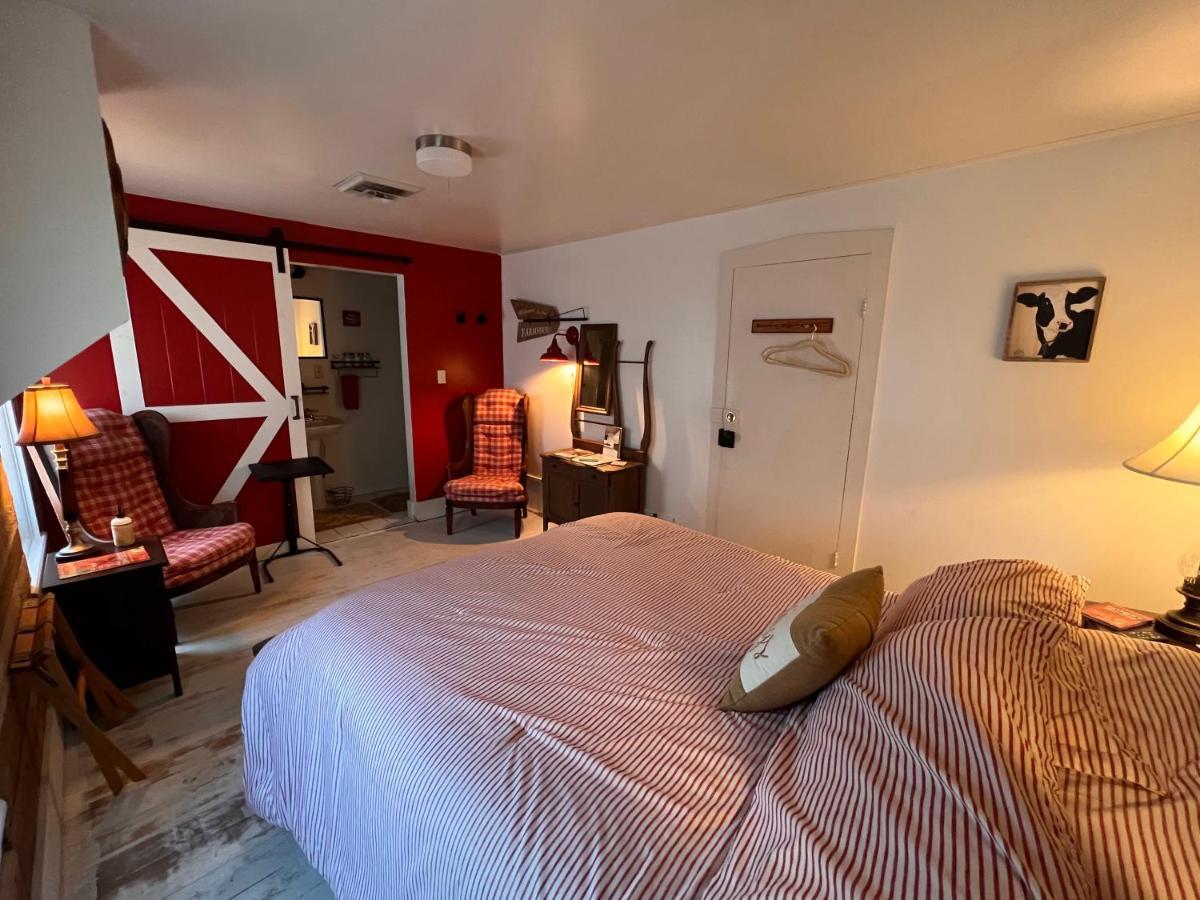 The Farmhouse Inn Guest House Nappanee 外观 照片